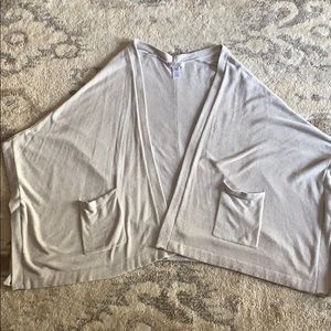 Barefoot dreams lounge shirt